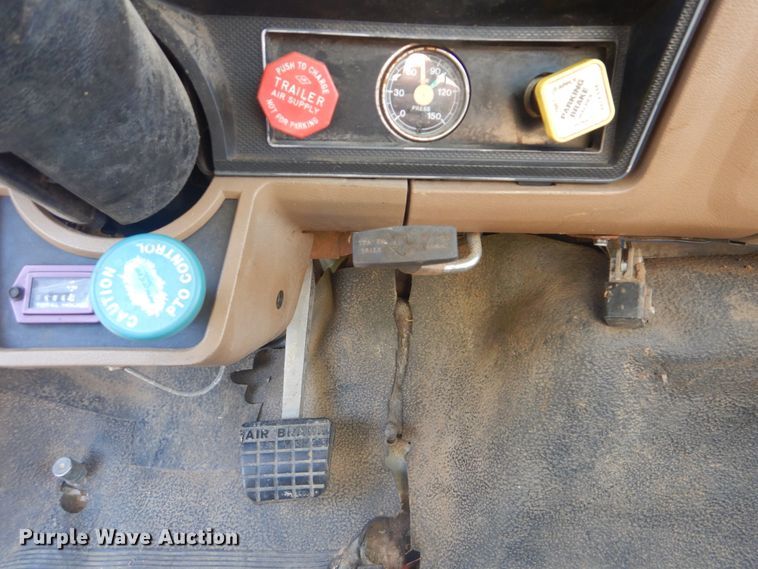 image for item DI2461 1994 Ford F700 bucket truck