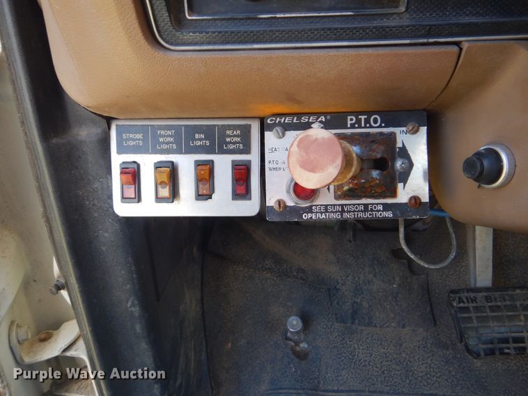 image for item DI2461 1994 Ford F700 bucket truck