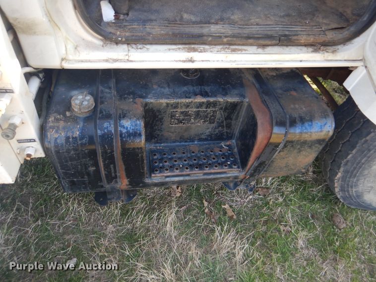 image for item DI2461 1994 Ford F700 bucket truck