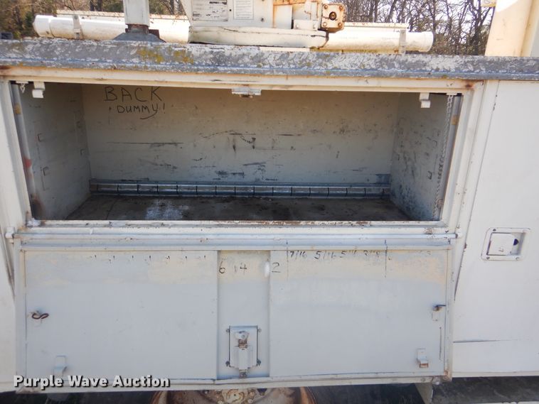 image for item DI2461 1994 Ford F700 bucket truck