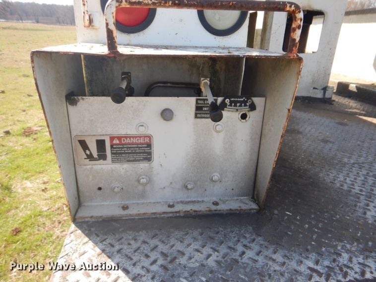 image for item DI2461 1994 Ford F700 bucket truck