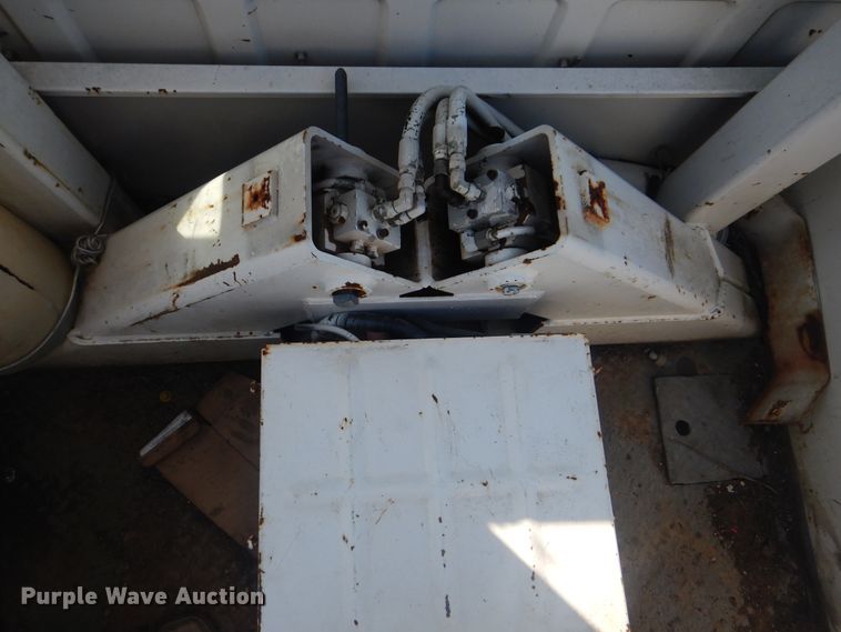 image for item DI2461 1994 Ford F700 bucket truck