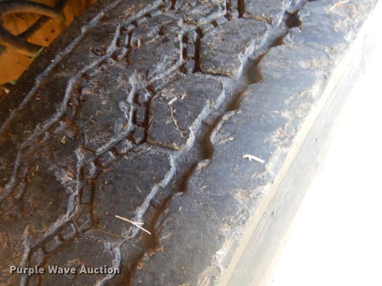 image for item DI2461 1994 Ford F700 bucket truck