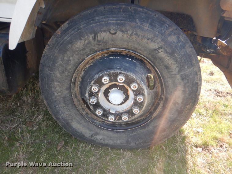 image for item DI2461 1994 Ford F700 bucket truck