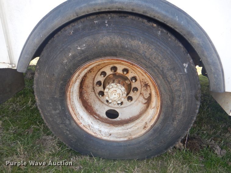 image for item DI2461 1994 Ford F700 bucket truck