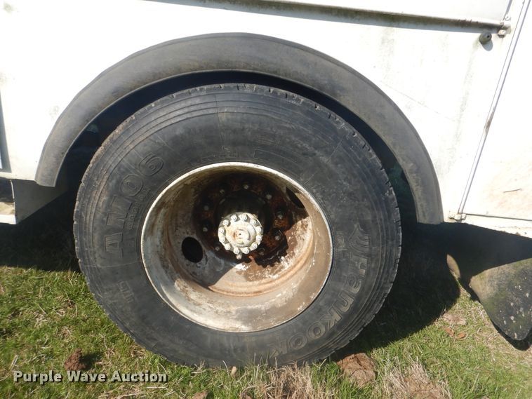 image for item DI2461 1994 Ford F700 bucket truck