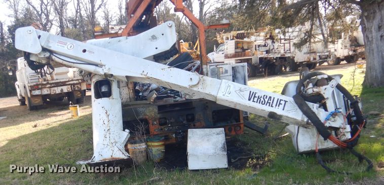 image for item DI2464 1999 Versalift VST-2401 bucket lift