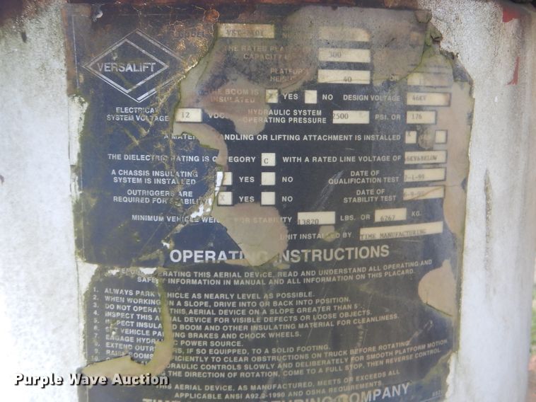 image for item DI2464 1999 Versalift VST-2401 bucket lift