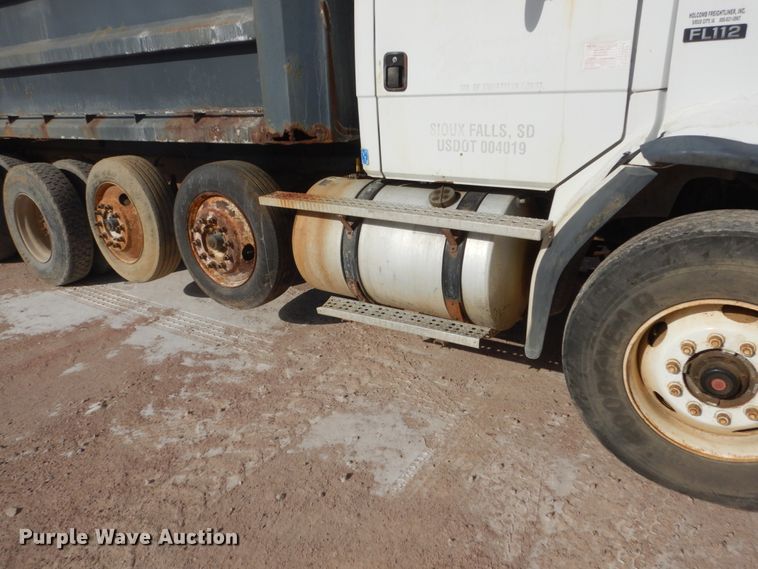image for item EC9161 2002 Freightliner FL112 dump truck