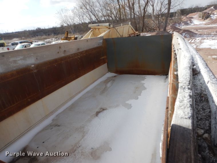 image for item EC9161 2002 Freightliner FL112 dump truck