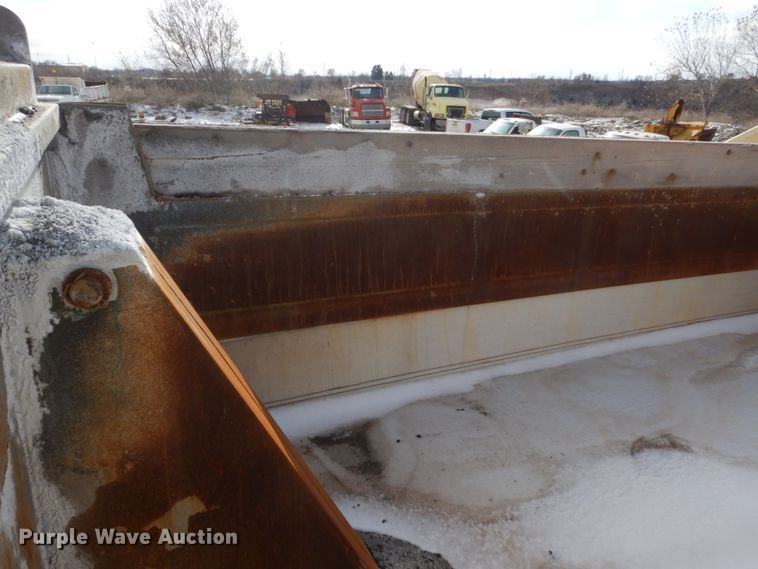 image for item EC9161 2002 Freightliner FL112 dump truck