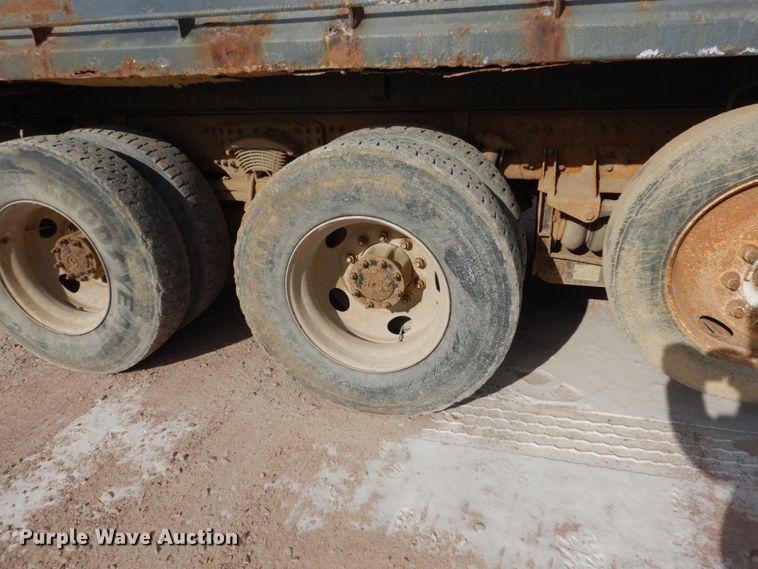 image for item EC9161 2002 Freightliner FL112 dump truck