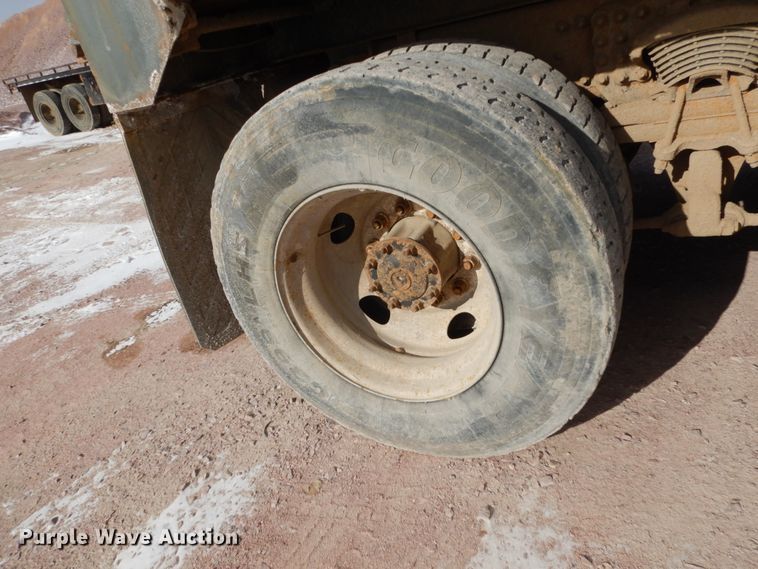 image for item EC9161 2002 Freightliner FL112 dump truck