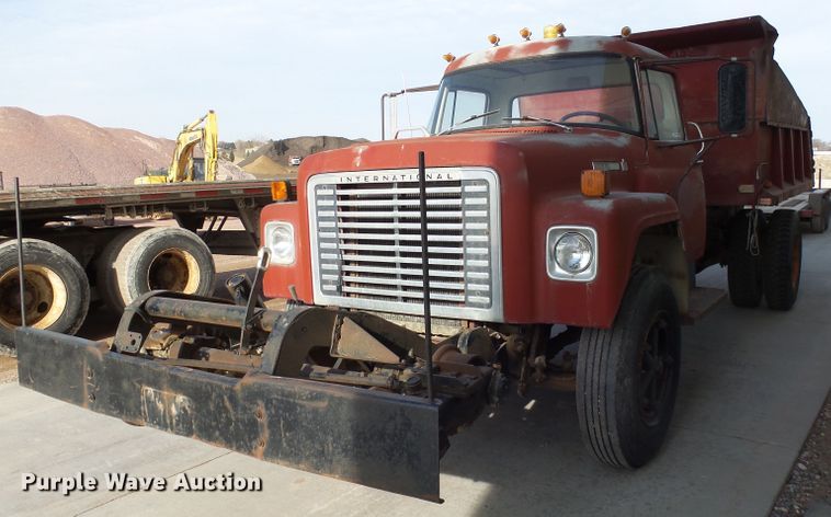 image for item EF9597 1976 International Loadstar 1800 rail road dump truck