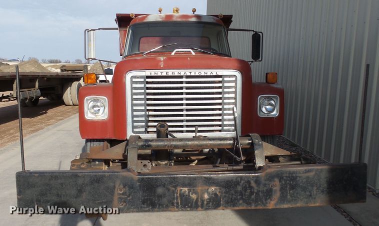 image for item EF9597 1976 International Loadstar 1800 rail road dump truck