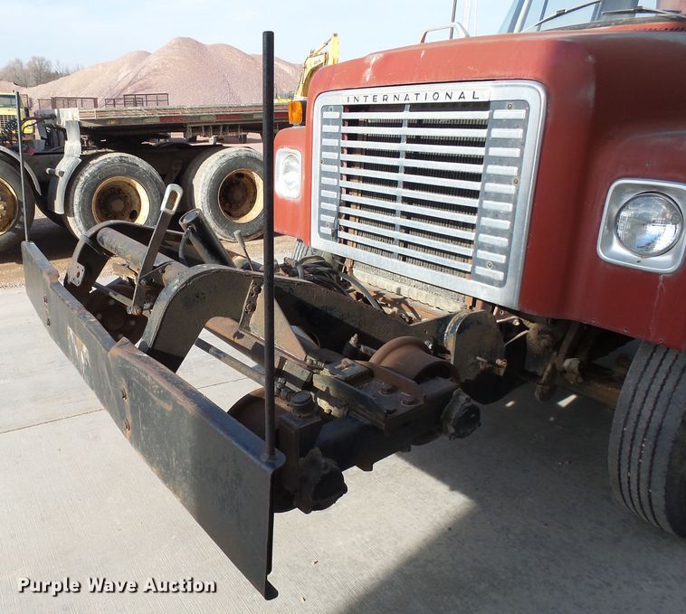 image for item EF9597 1976 International Loadstar 1800 rail road dump truck