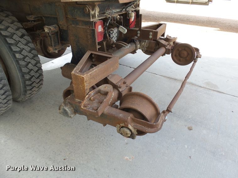 image for item EF9597 1976 International Loadstar 1800 rail road dump truck