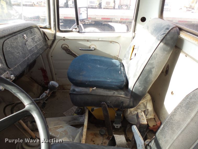 image for item EF9597 1976 International Loadstar 1800 rail road dump truck