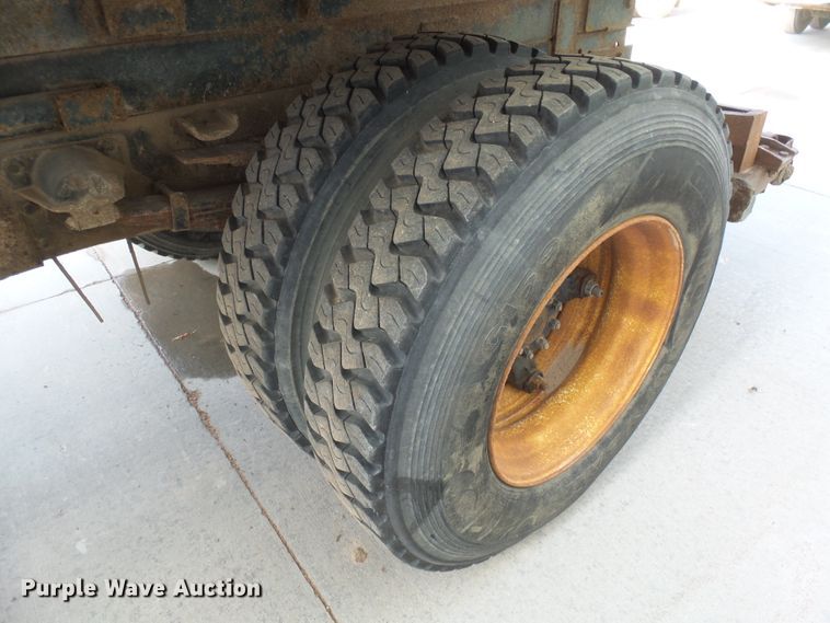 image for item EF9597 1976 International Loadstar 1800 rail road dump truck