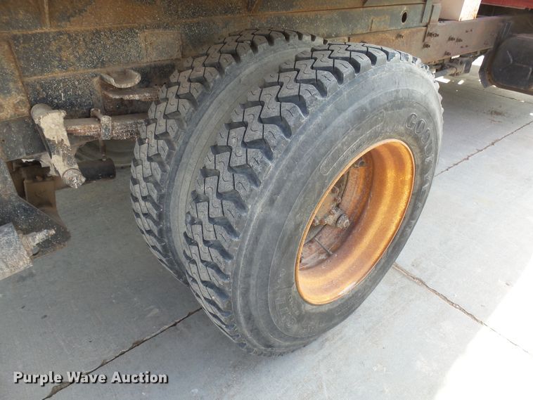 image for item EF9597 1976 International Loadstar 1800 rail road dump truck