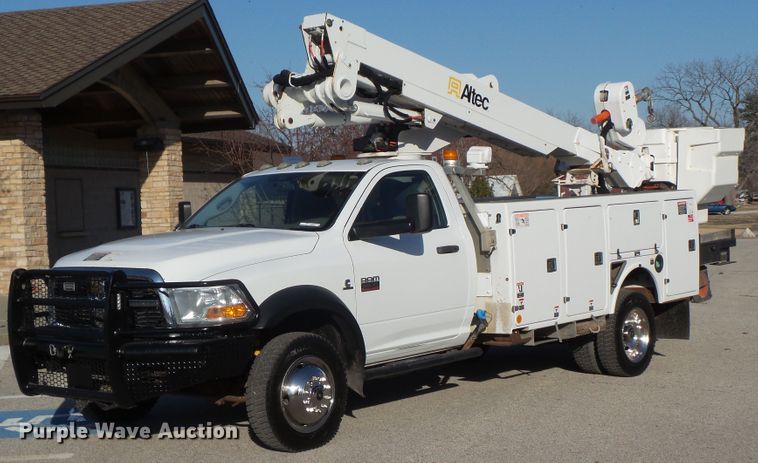 image for item EM9929 2011 Dodge Ram 5500 bucket truck