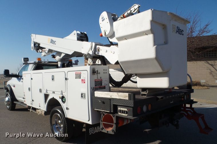 image for item EM9929 2011 Dodge Ram 5500 bucket truck