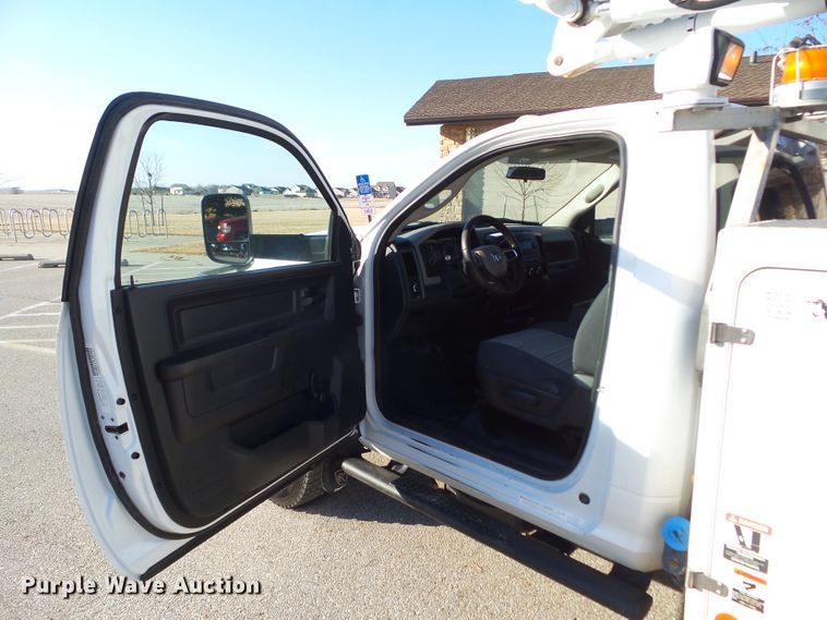 image for item EM9929 2011 Dodge Ram 5500 bucket truck