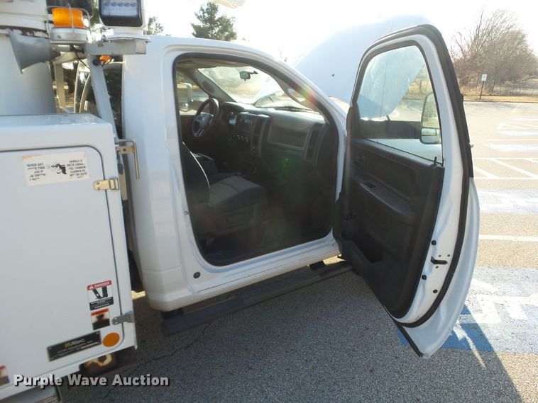 image for item EM9929 2011 Dodge Ram 5500 bucket truck