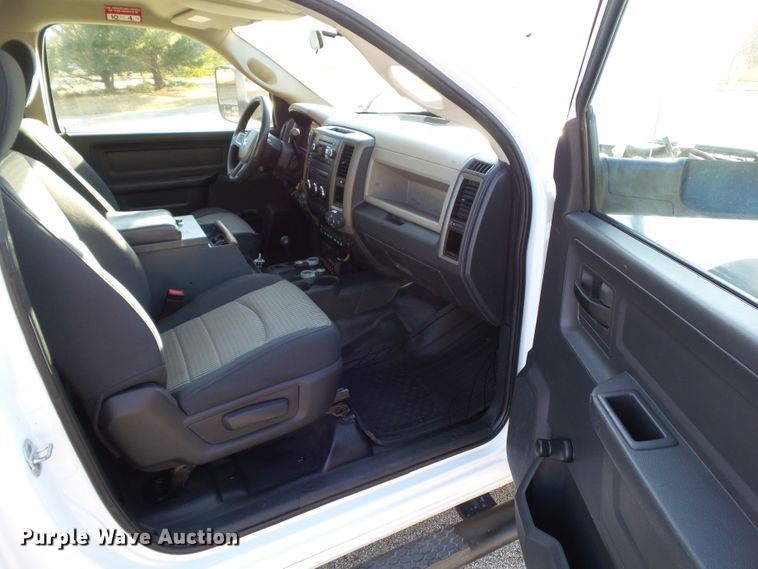 image for item EM9929 2011 Dodge Ram 5500 bucket truck