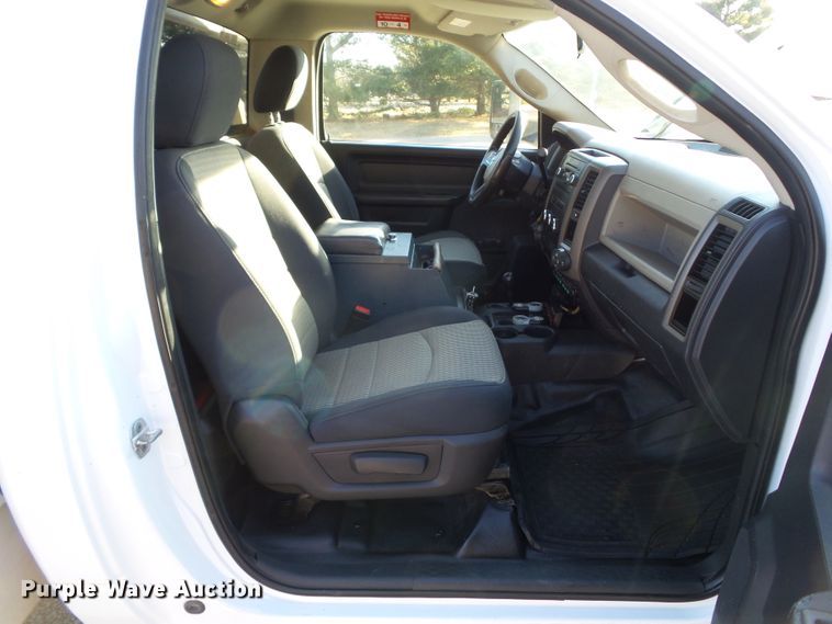 image for item EM9929 2011 Dodge Ram 5500 bucket truck