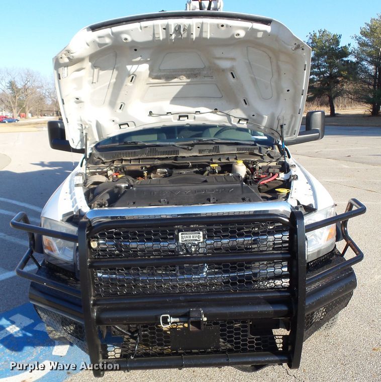 image for item EM9929 2011 Dodge Ram 5500 bucket truck