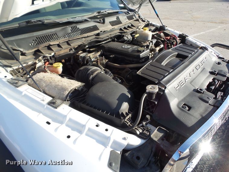 image for item EM9929 2011 Dodge Ram 5500 bucket truck