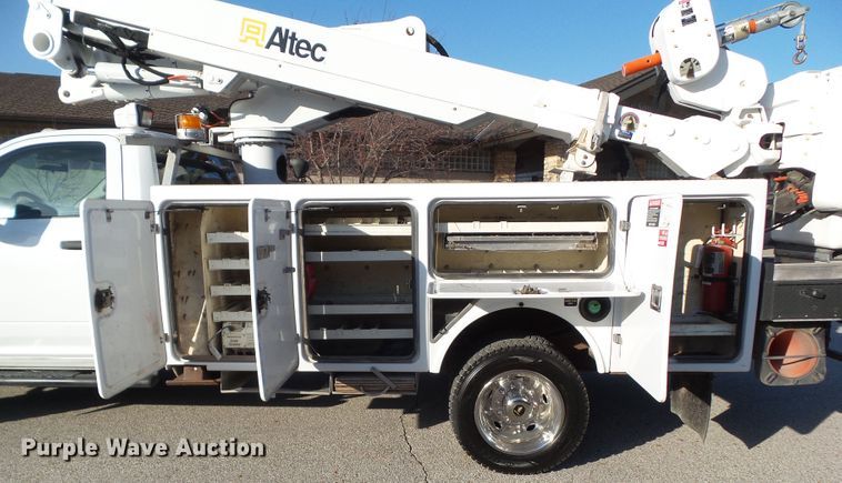 image for item EM9929 2011 Dodge Ram 5500 bucket truck