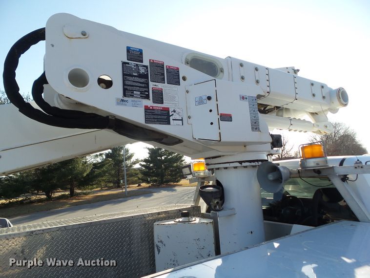 image for item EM9929 2011 Dodge Ram 5500 bucket truck