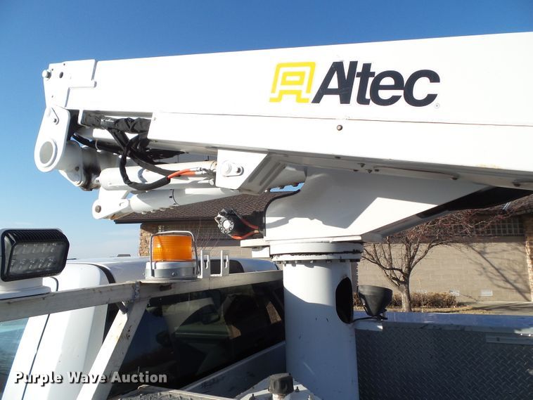 image for item EM9929 2011 Dodge Ram 5500 bucket truck