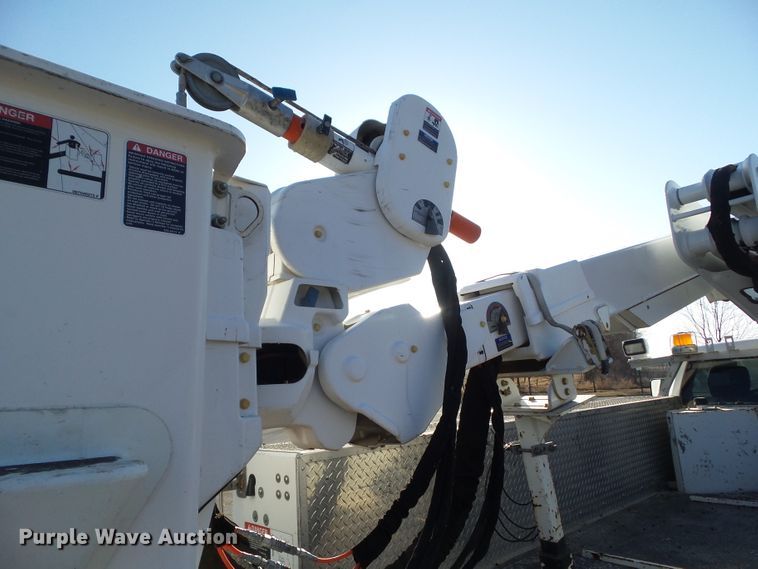 image for item EM9929 2011 Dodge Ram 5500 bucket truck