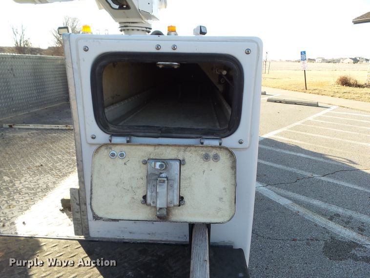 image for item EM9929 2011 Dodge Ram 5500 bucket truck