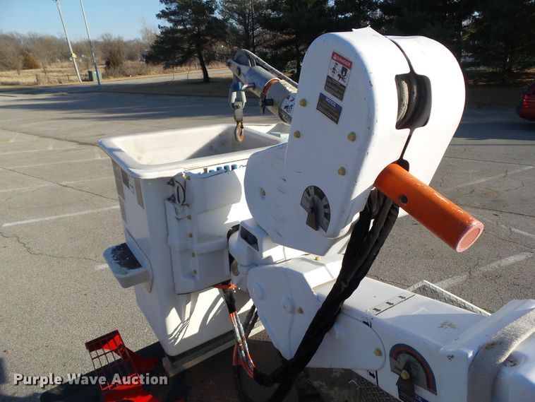 image for item EM9929 2011 Dodge Ram 5500 bucket truck