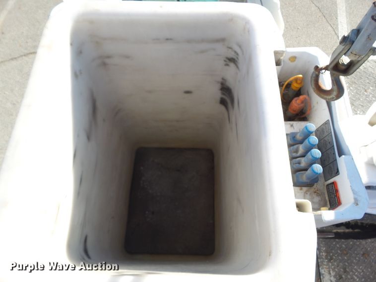 image for item EM9929 2011 Dodge Ram 5500 bucket truck