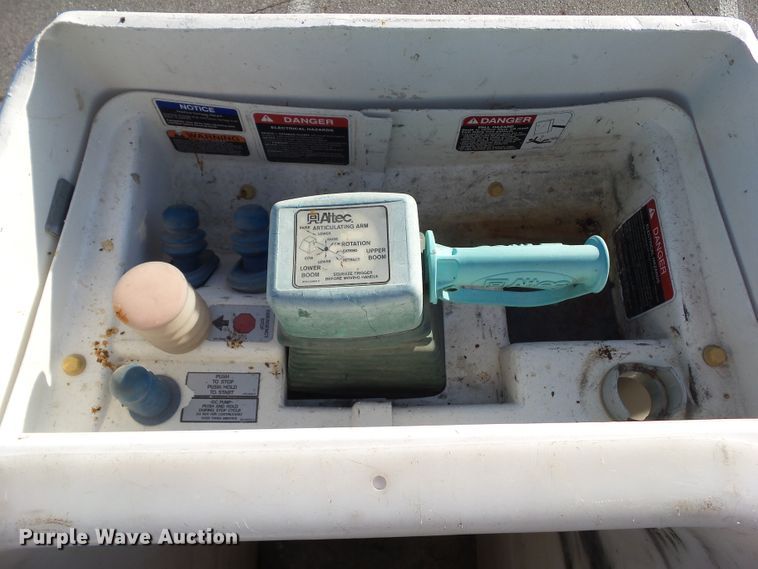 image for item EM9929 2011 Dodge Ram 5500 bucket truck