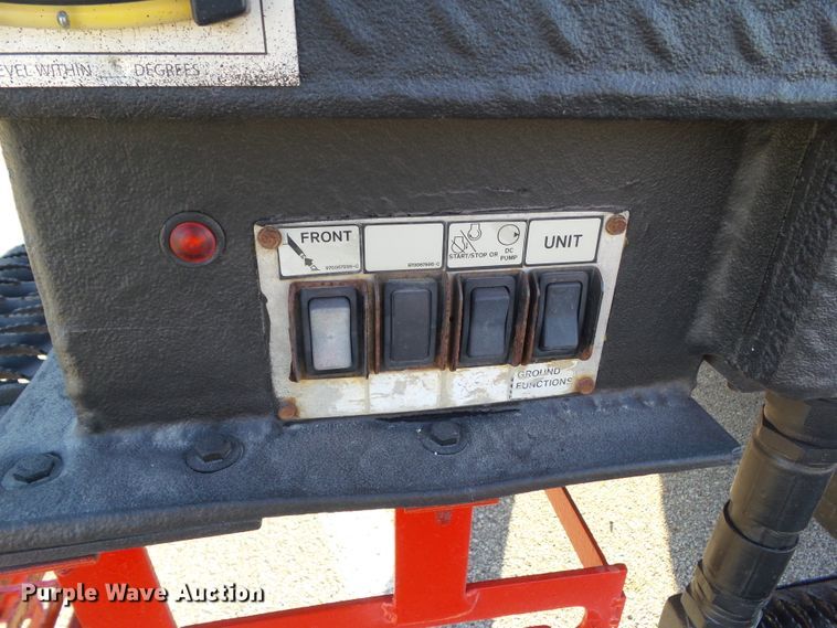 image for item EM9929 2011 Dodge Ram 5500 bucket truck