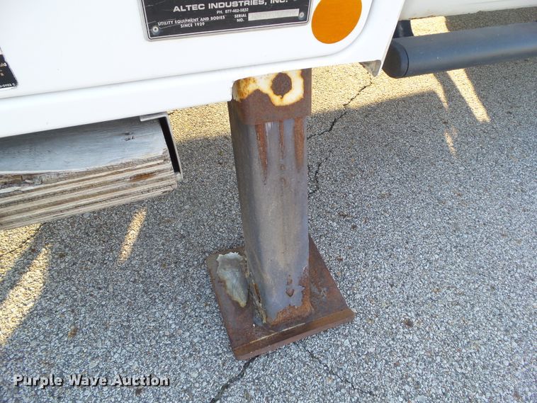 image for item EM9929 2011 Dodge Ram 5500 bucket truck