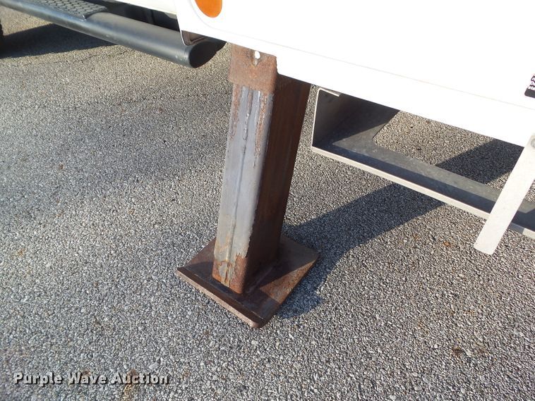 image for item EM9929 2011 Dodge Ram 5500 bucket truck