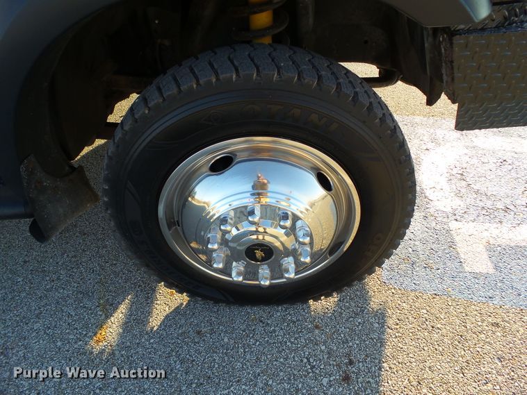 image for item EM9929 2011 Dodge Ram 5500 bucket truck