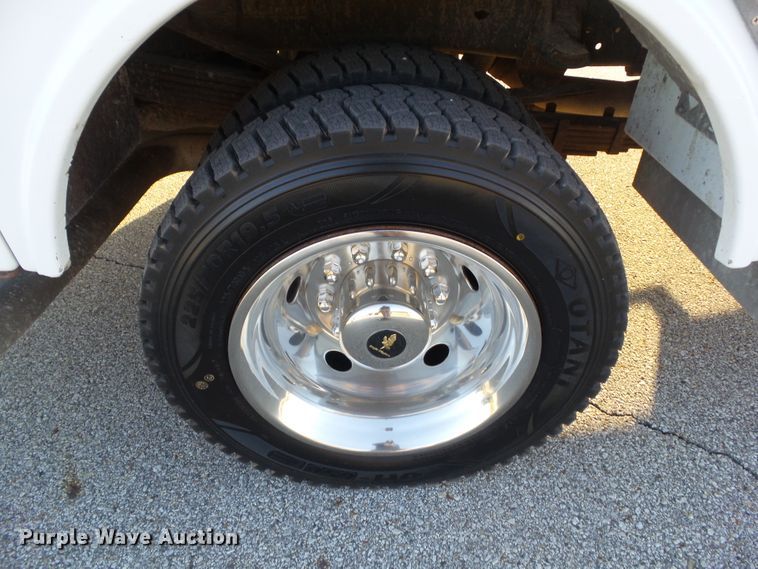 image for item EM9929 2011 Dodge Ram 5500 bucket truck