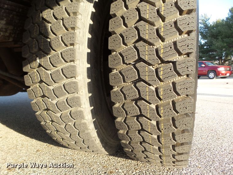 image for item EM9929 2011 Dodge Ram 5500 bucket truck