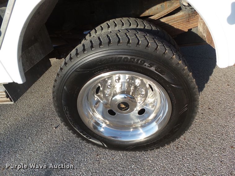 image for item EM9929 2011 Dodge Ram 5500 bucket truck