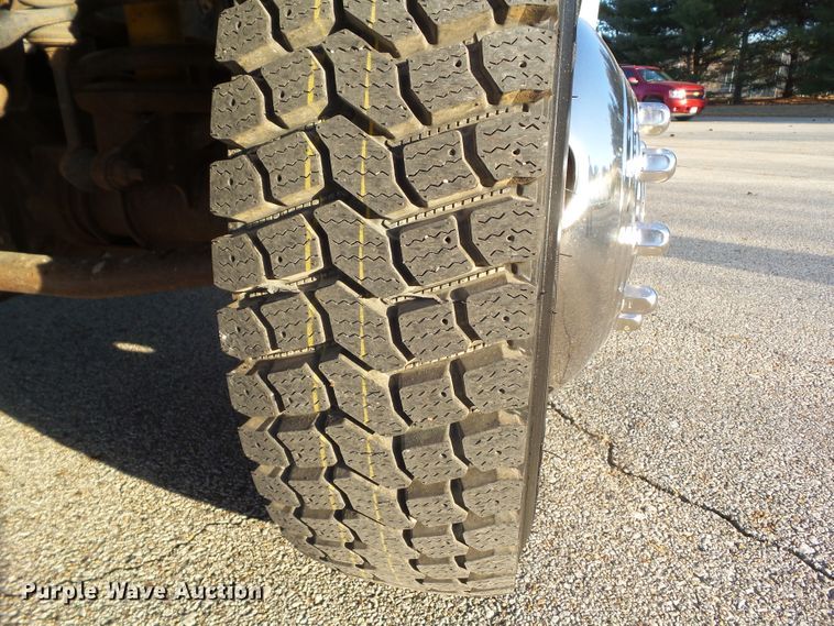 image for item EM9929 2011 Dodge Ram 5500 bucket truck