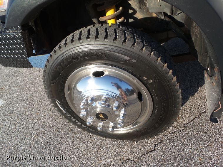 image for item EM9929 2011 Dodge Ram 5500 bucket truck