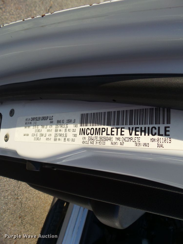 image for item EM9929 2011 Dodge Ram 5500 bucket truck